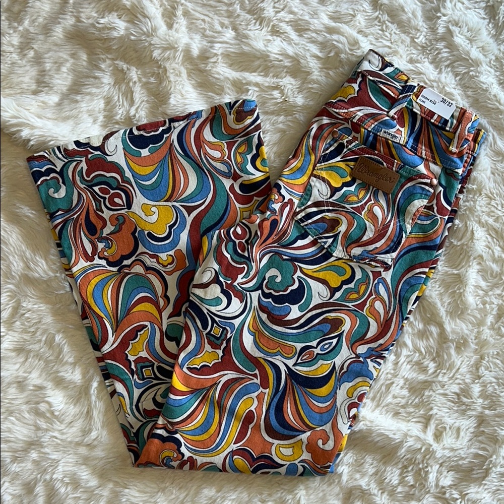 NWT WRANGLER High Rise Flare Latigo Print